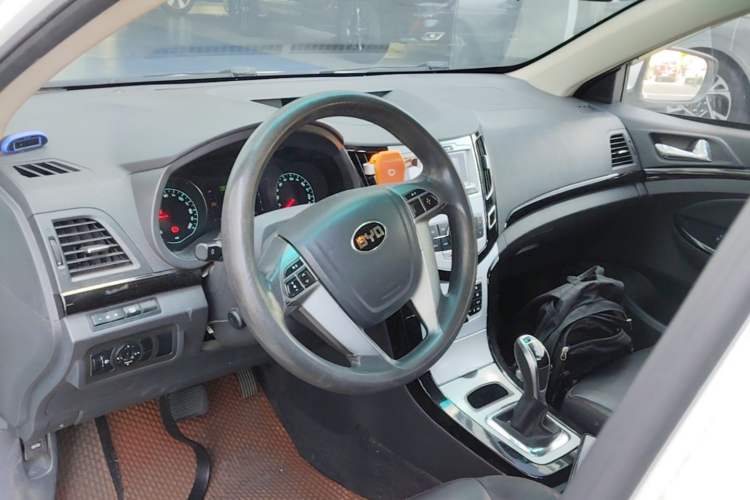 Used BYD e5 2018 Travel Edition Center Console