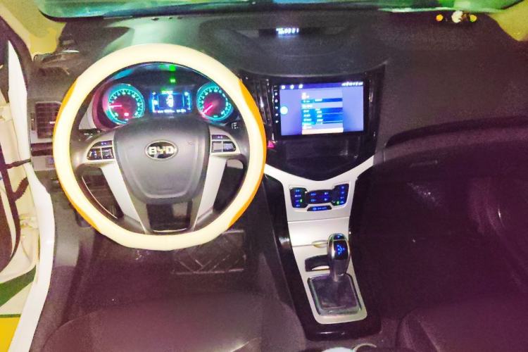 Used BYD e5 2018 Travel Edition Center Console