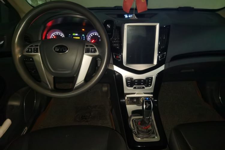 Used BYD e5 2018 Travel Edition Center Console