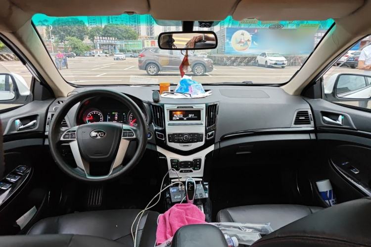 Used BYD e5 2018 Travel Edition Center Console