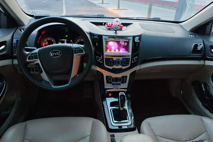 Used BYD e5 2018 450 Smart Connect Deluxe Edition Center Console