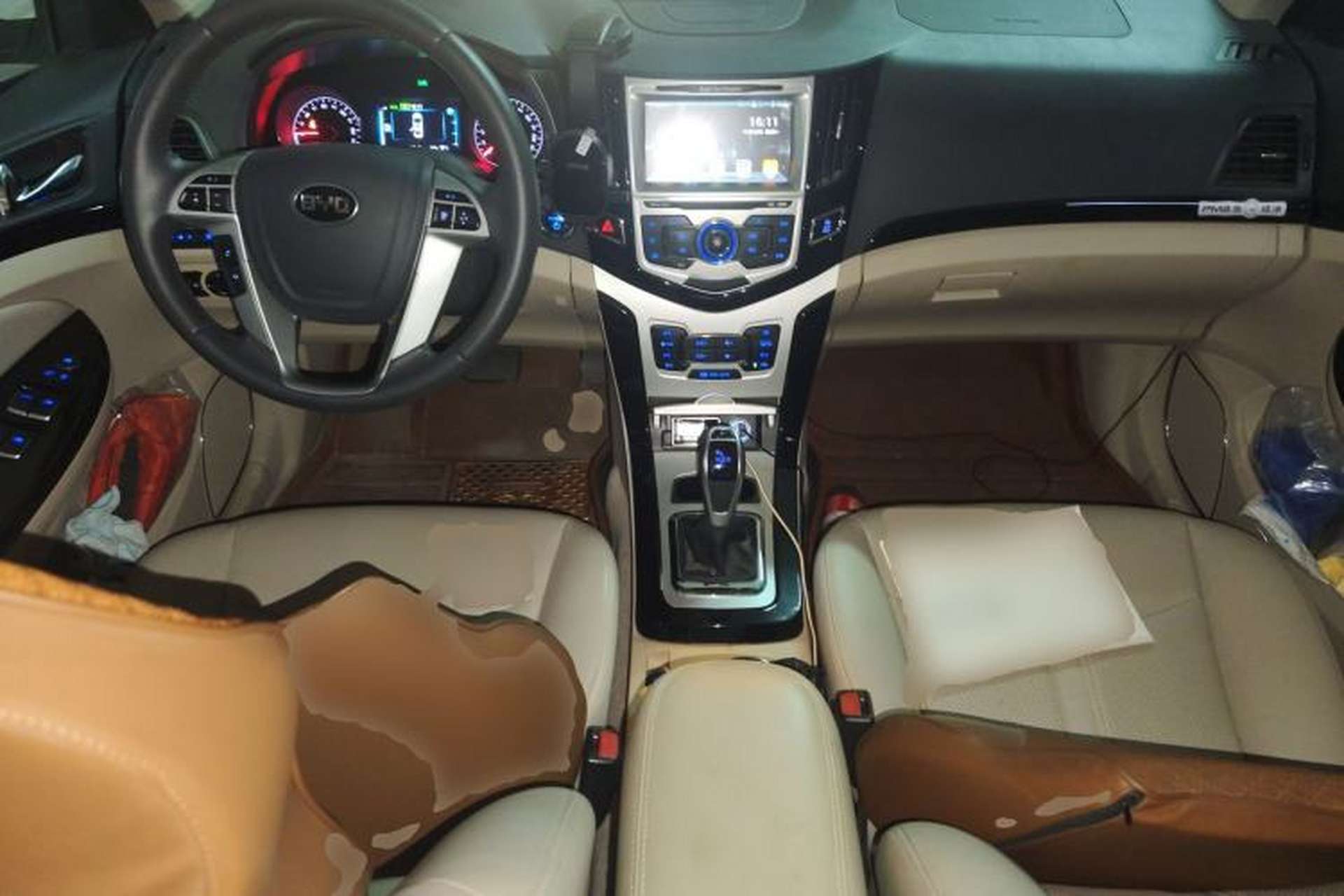 Used BYD e5 2018 450 Smart Connect Deluxe Edition Center Console