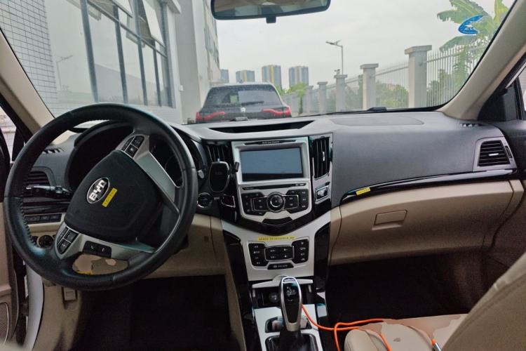 Used BYD e5 2018 450 Smart Connect Deluxe Edition Center Console