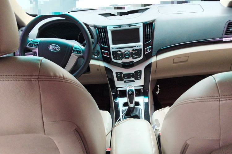 Used BYD e5 2018 450 Smart Connect Deluxe Edition Center Console