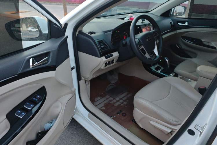 Used BYD e5 2018 450 Smart Connect Deluxe Edition Driver Seat