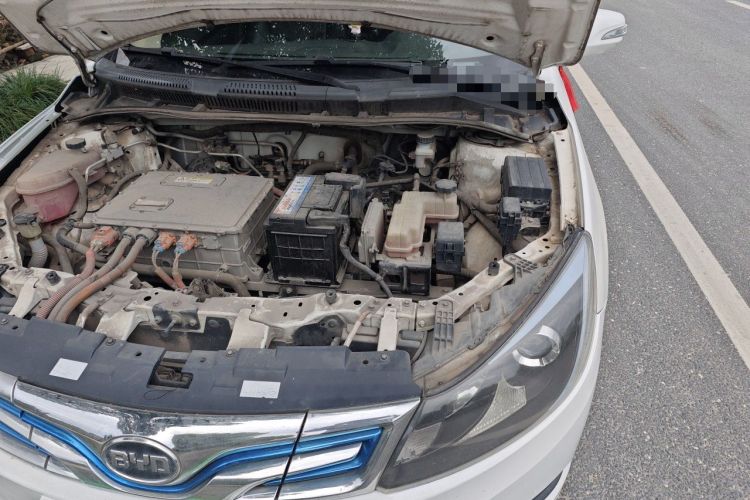 Used BYD e5 2018 Travel Edition Engine Bay Left