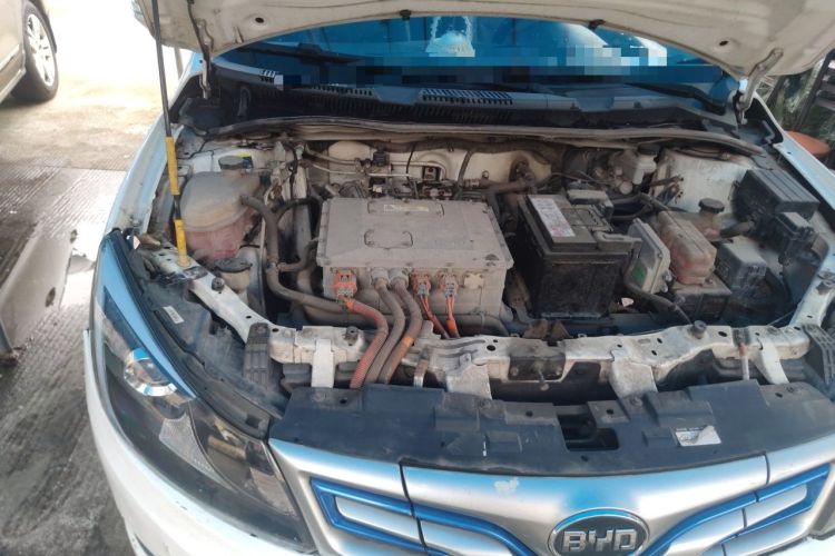 Used BYD e5 2018 Travel Edition Engine Bay Right