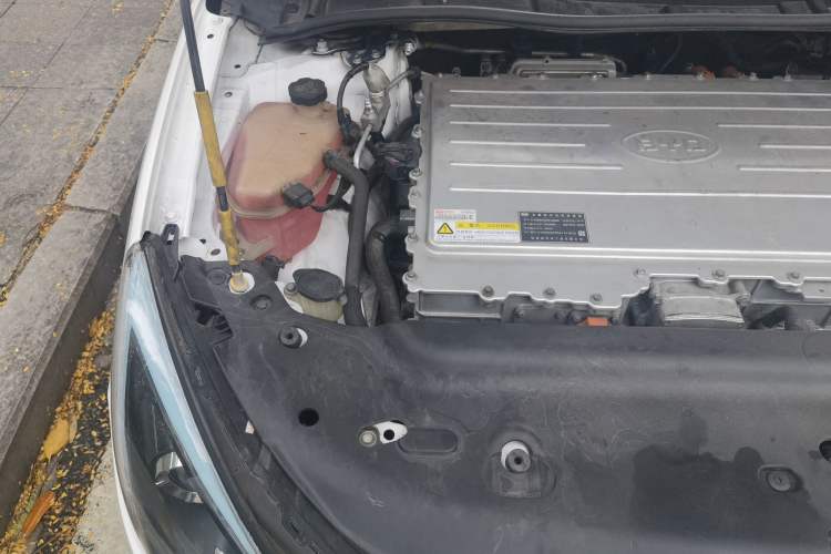 Used BYD e5 2018 450 Smart Connect Deluxe Edition Engine Bay Right