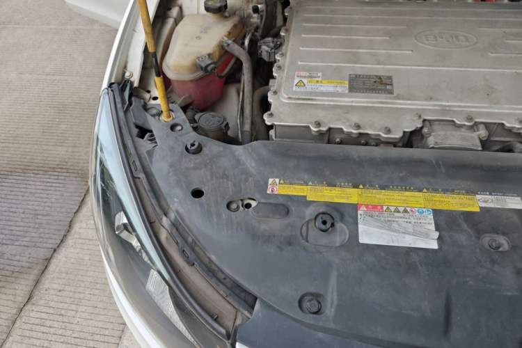Used BYD e5 2018 450 Smart Connect Deluxe Edition Engine Bay Right