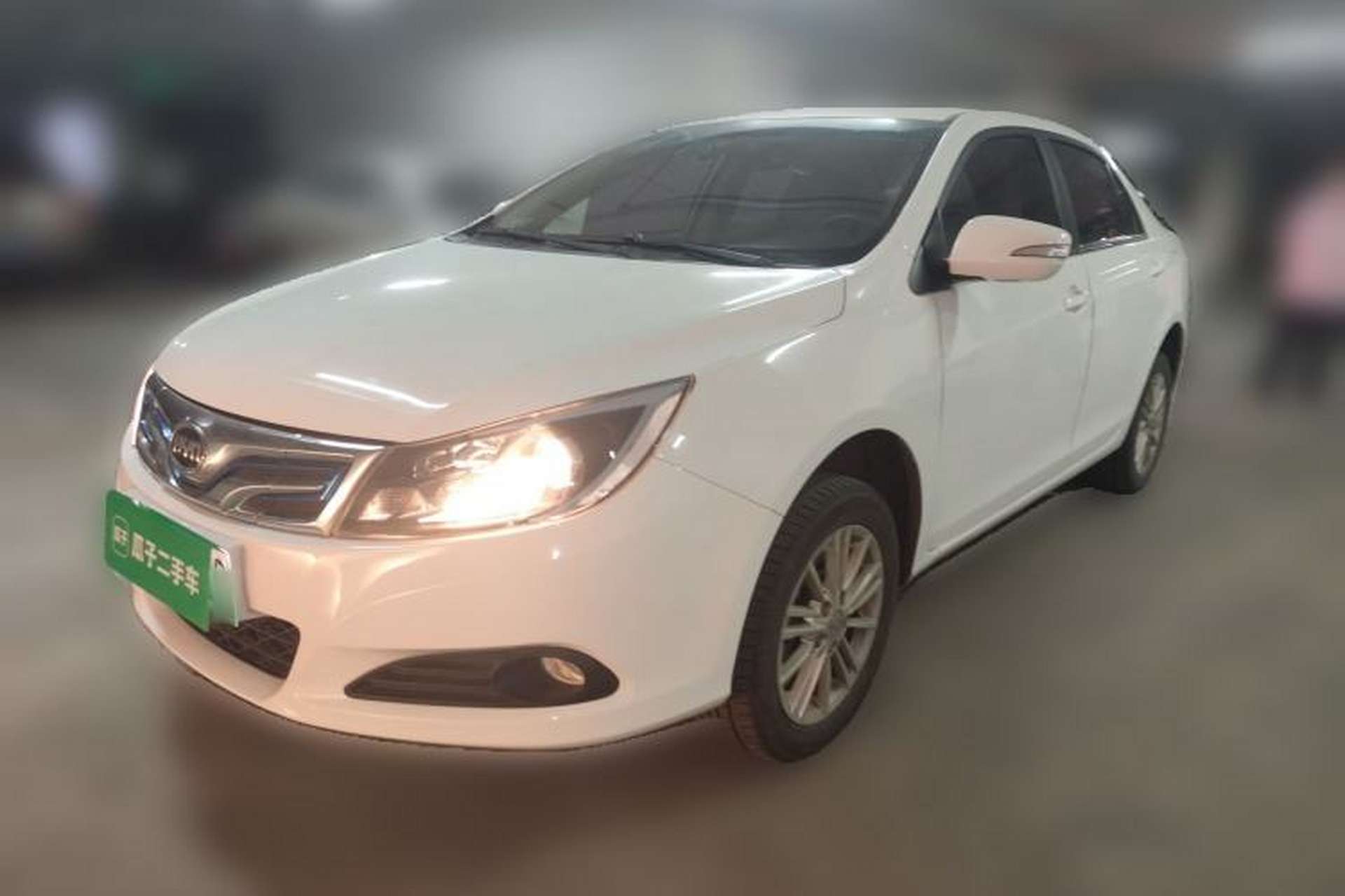 Used BYD e5 2018 450 Smart Connect Deluxe Edition Front Left 45 Deg