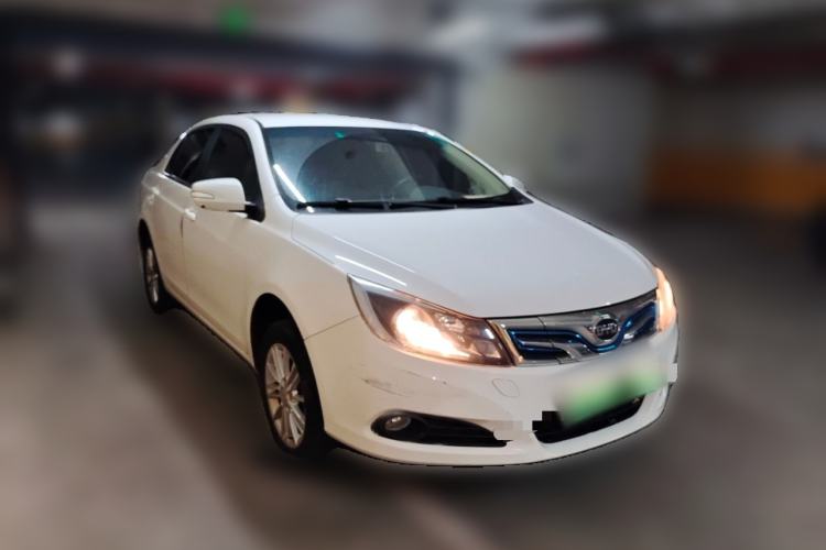 Used BYD e5 2018 450 Smart Connect Enjoyment Version Front Right 45 Deg