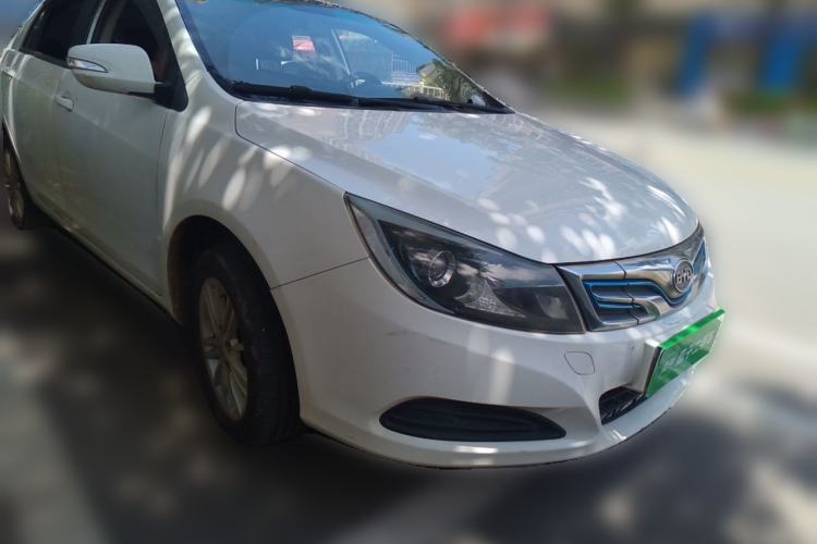 Used BYD e5 2018 450 Smart Connect Enjoyment Version Front Right 45 Deg