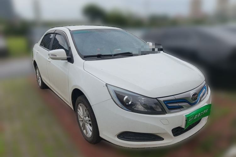 Used BYD e5 2018 Travel Edition Front Right 45 Deg