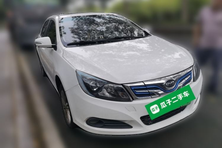 Used BYD e5 2018 450 Smart Connect Deluxe Edition Front Right 45 Deg