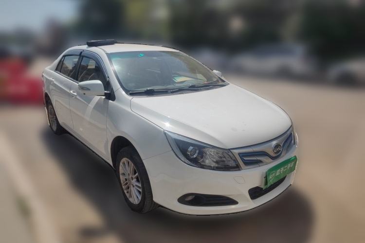 Used BYD e5 2018 450 Smart Connect Enjoyment Version Front Right 45 Deg