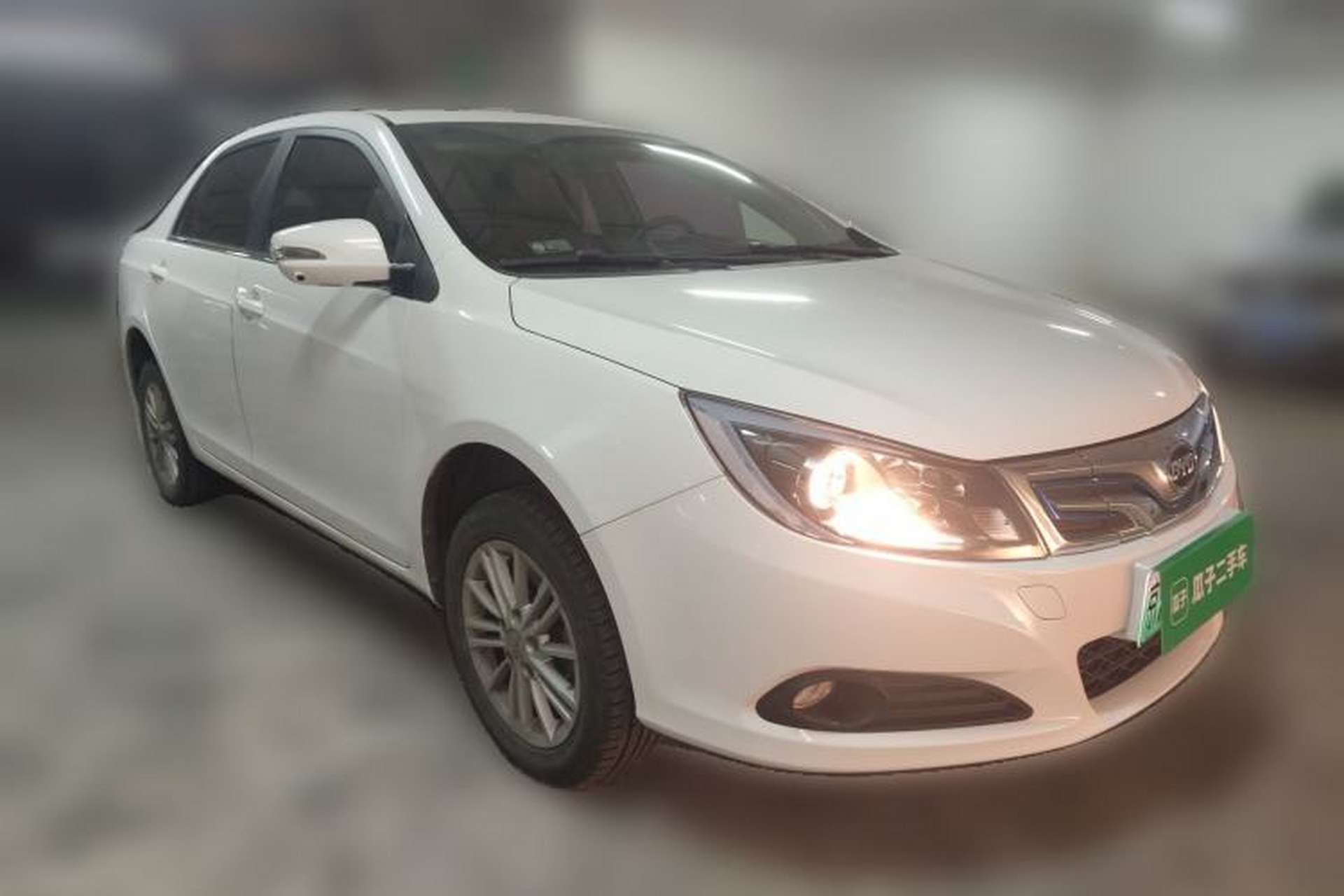 Used BYD e5 2018 450 Smart Connect Deluxe Edition Front Right 45 Deg