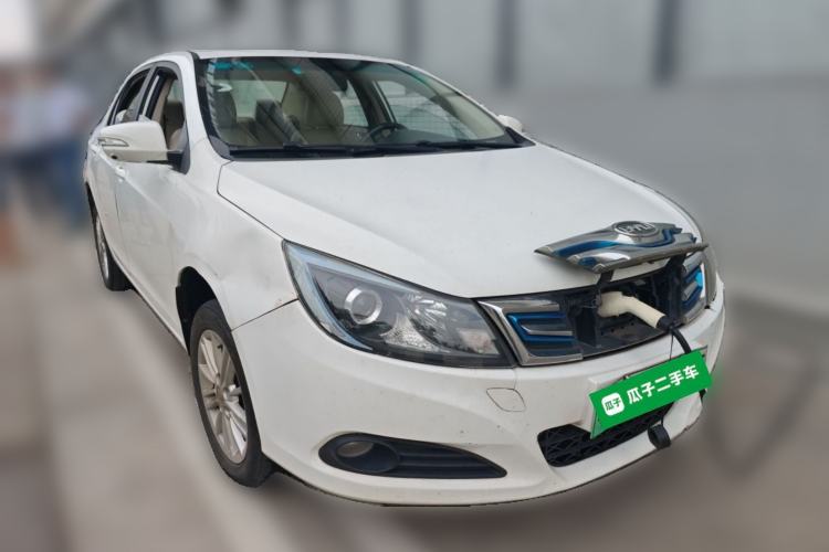 Used BYD e5 2018 450 Smart Connect Deluxe Edition Front Right 45 Deg
