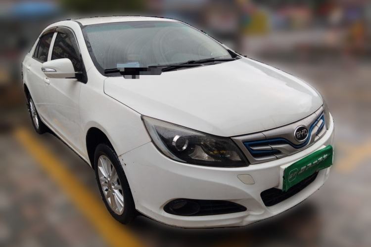 Used BYD e5 2018 450 Smart Connect Enjoyment Version Front Right 45 Deg