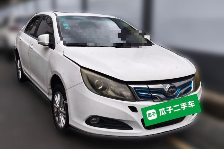 Used BYD e5 2018 450 Smart Connect Deluxe Edition Front Right 45 Deg