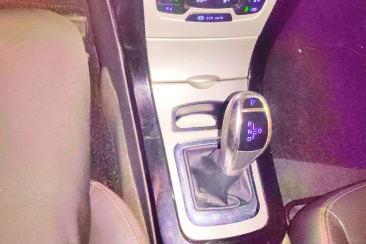 Used BYD e5 2018 Travel Edition Gear Lever