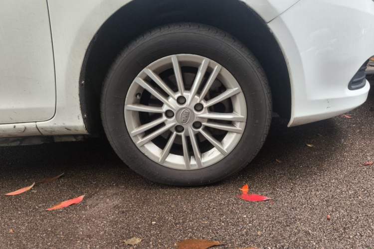 Used BYD e5 2018 Travel Edition Right Front Wheel Hub