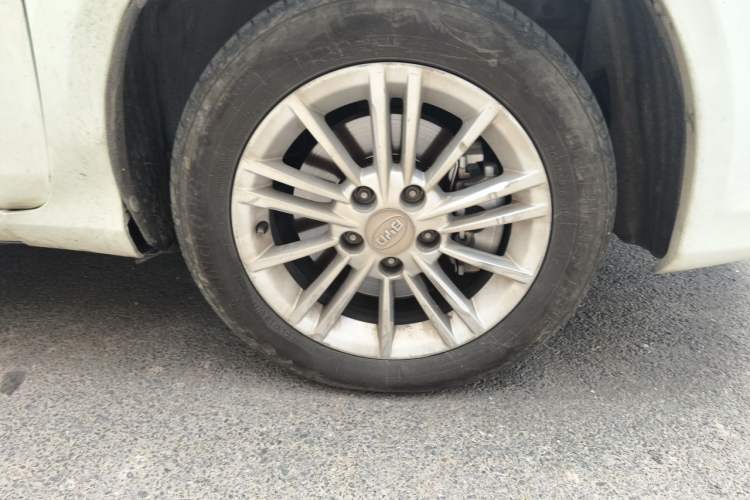 Used BYD e5 2018 450 Smart Connect Enjoyment Version Right Front Wheel Hub
