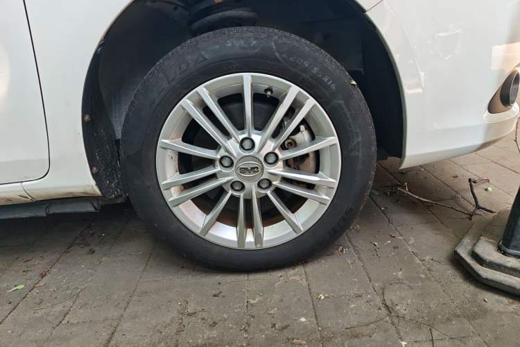 Used BYD e5 2018 450 Smart Connect Enjoyment Version Right Front Wheel Hub