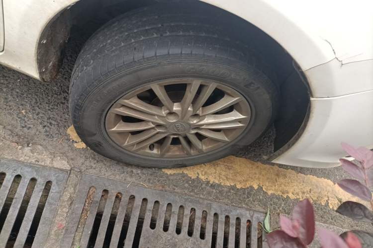 Used BYD e5 2018 450 Smart Connect Enjoyment Version Right Front Wheel Hub
