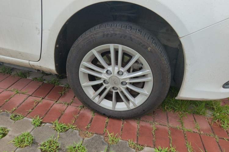 Used BYD e5 2018 Travel Edition Right Front Wheel Hub