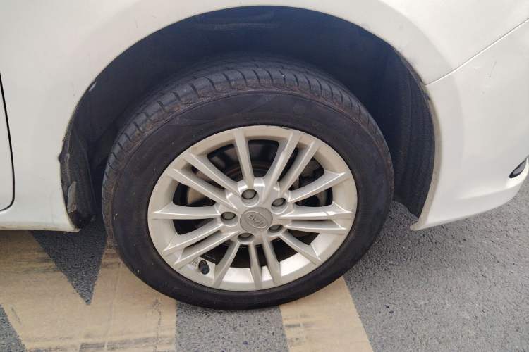 Used BYD e5 2018 Travel Edition Right Front Wheel Hub