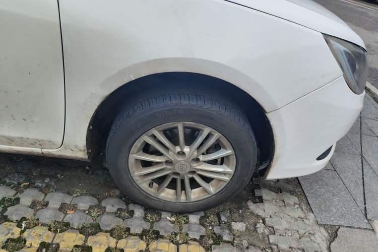 Used BYD e5 2018 Travel Edition Right Front Wheel Hub