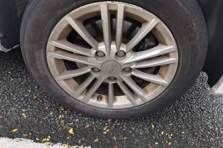 Used BYD e5 2018 450 Smart Connect Deluxe Edition Right Front Wheel Hub