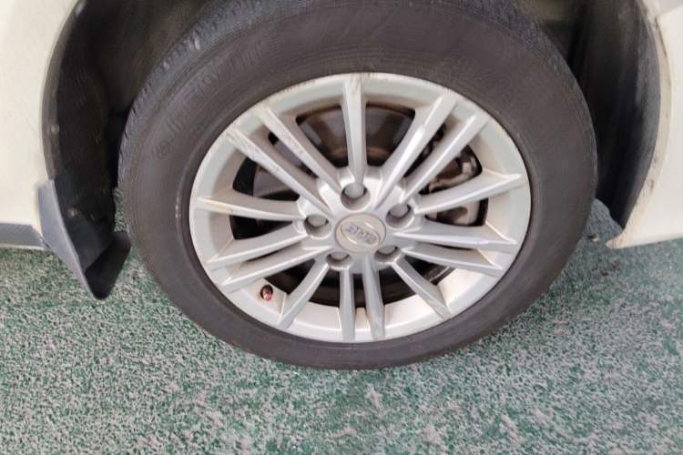 Used BYD e5 2018 450 Smart Connect Enjoyment Version Right Front Wheel Hub