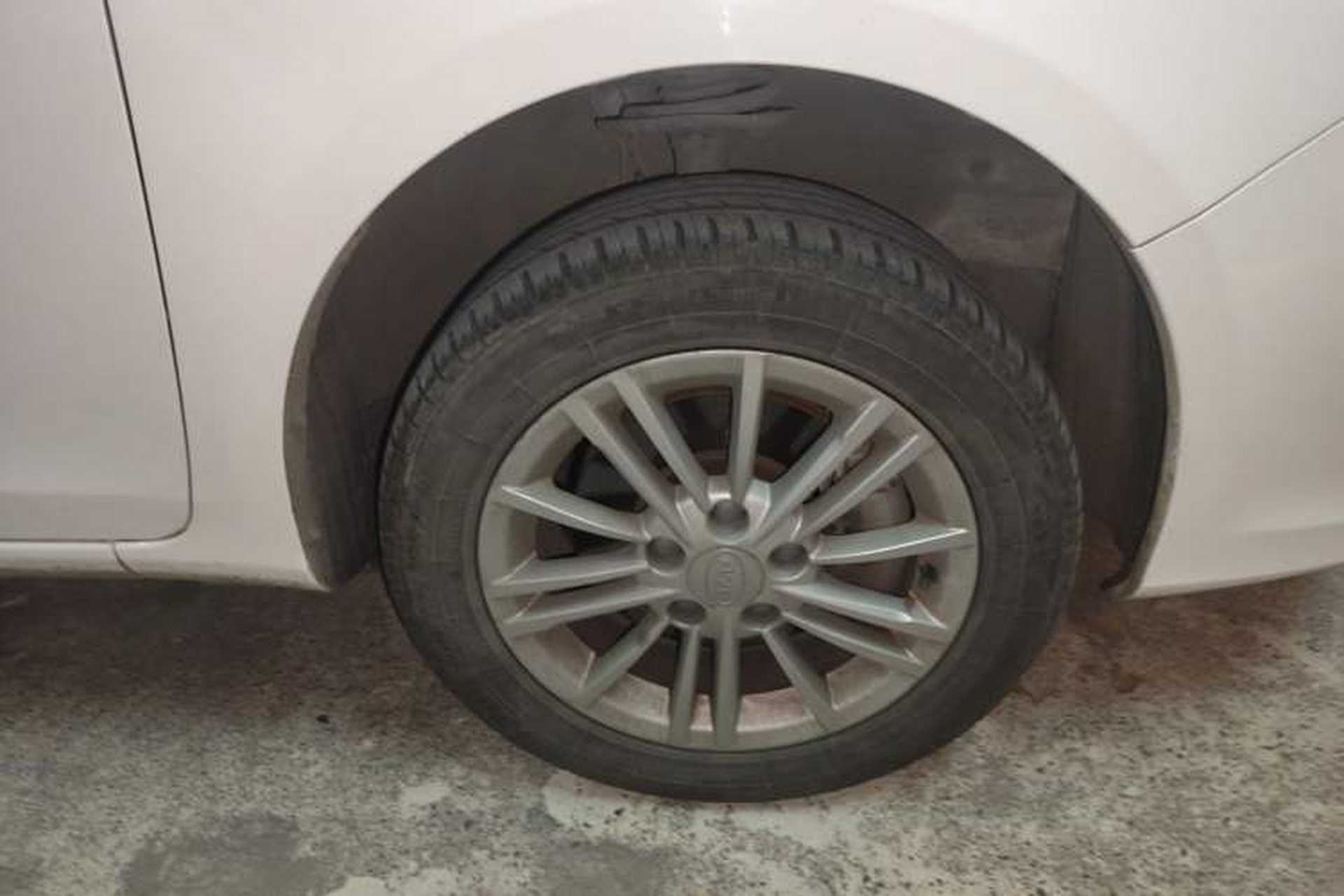 Used BYD e5 2018 450 Smart Connect Deluxe Edition Right Front Wheel Hub
