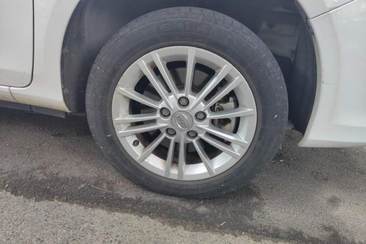 Used BYD e5 2018 450 Smart Connect Enjoyment Version Right Front Wheel Hub
