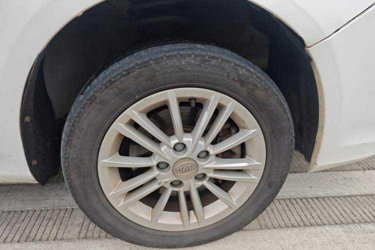 Used BYD e5 2018 450 Smart Connect Deluxe Edition Right Front Wheel Hub