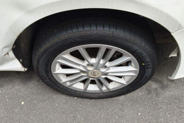 Used BYD e5 2018 450 Smart Connect Deluxe Edition Right Front Wheel Hub