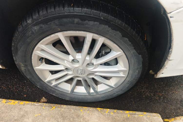 Used BYD e5 2018 450 Smart Connect Enjoyment Version Right Front Wheel Hub