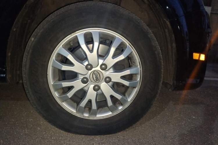 Used BYD e6 2014 Elite Edition Right Front Wheel Hub