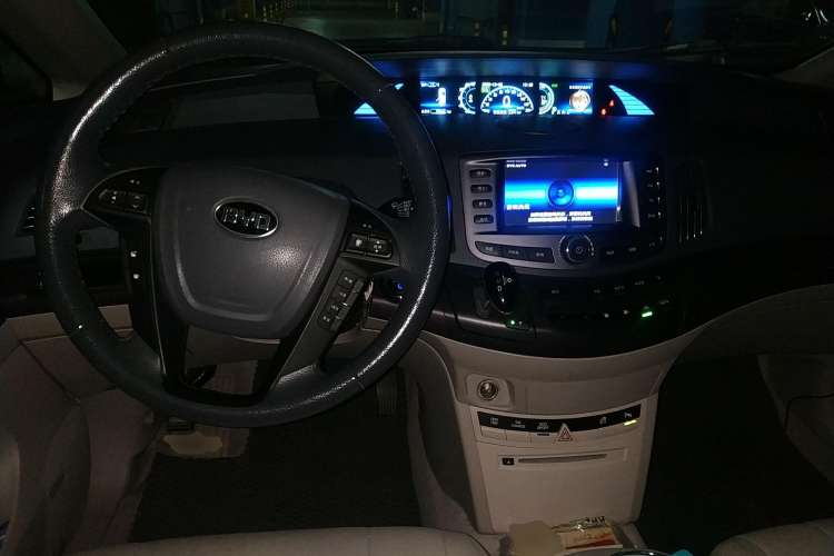 Used BYD e6 2014 Elite Edition Center Console