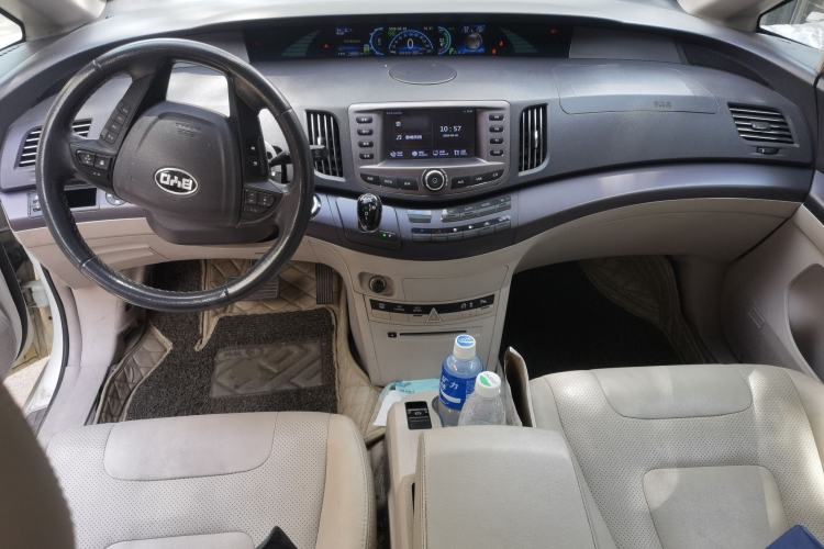 Used BYD e6 2014 Elite Edition Center Console