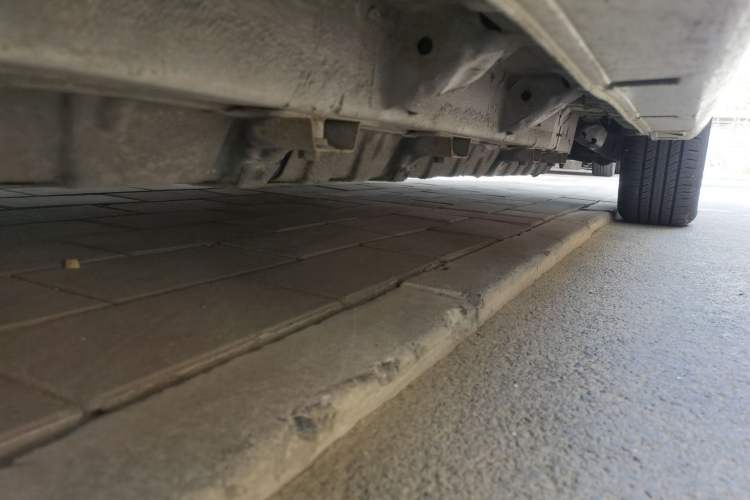 Used BYD e6 2014 Elite Edition Chassis Front Left