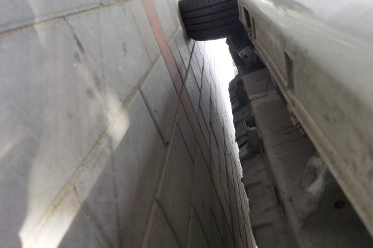 Used BYD e6 2014 Elite Edition Chassis Front Right