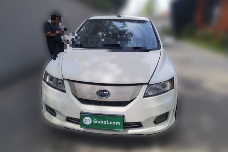 Used BYD e6 2014 Elite Edition Front