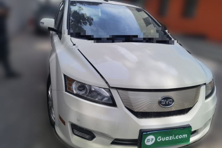 Used BYD e6 2014 Elite Edition Front Right 45 Deg