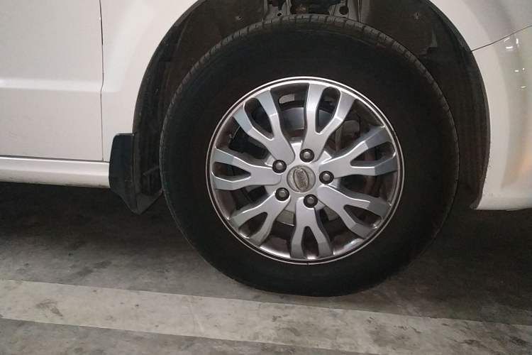 Used BYD e6 2014 Elite Edition Right Front Wheel Hub