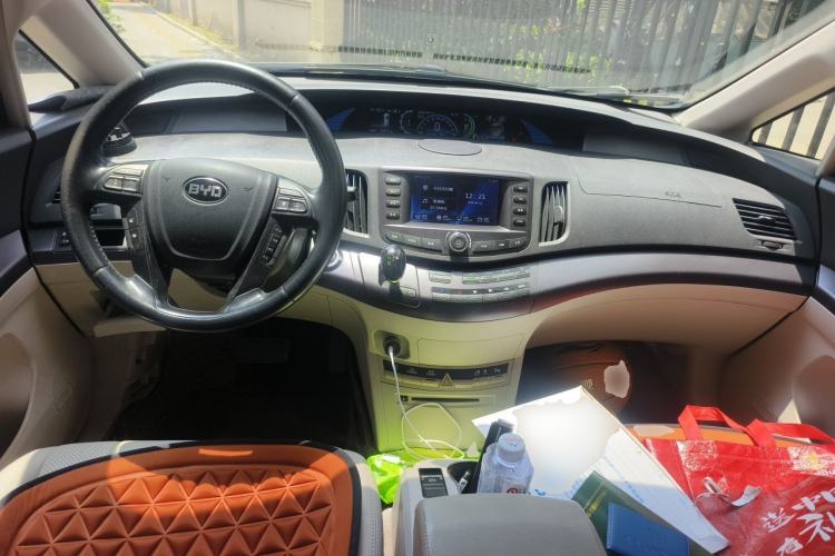 Used BYD e6 2016 400 Elite Edition Center Console