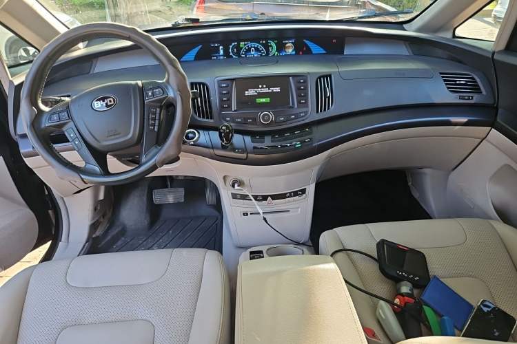Used BYD e6 2016 400 Elite Edition Center Console