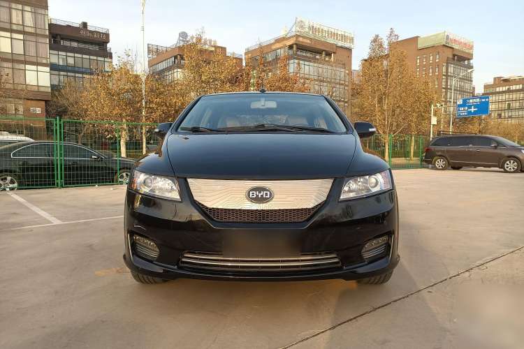 Used BYD e6 2016 400 Elite Edition Exterior 1