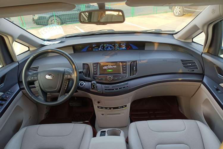 Used BYD e6 2016 400 Elite Edition Interior 1